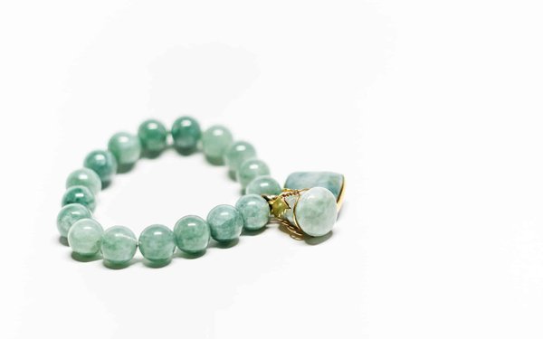 Découvrez les bienfaits des bijoux en pierres naturelles