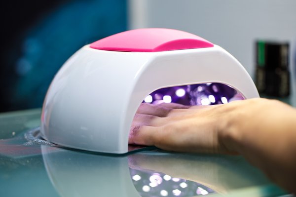 Découvrez la meilleure lampe UV pour des ongles parfaits